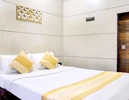 Hotel Amrita Mogappair Madras Buitenkant foto