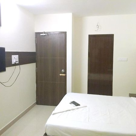 Hotel Amrita Mogappair Madras Buitenkant foto