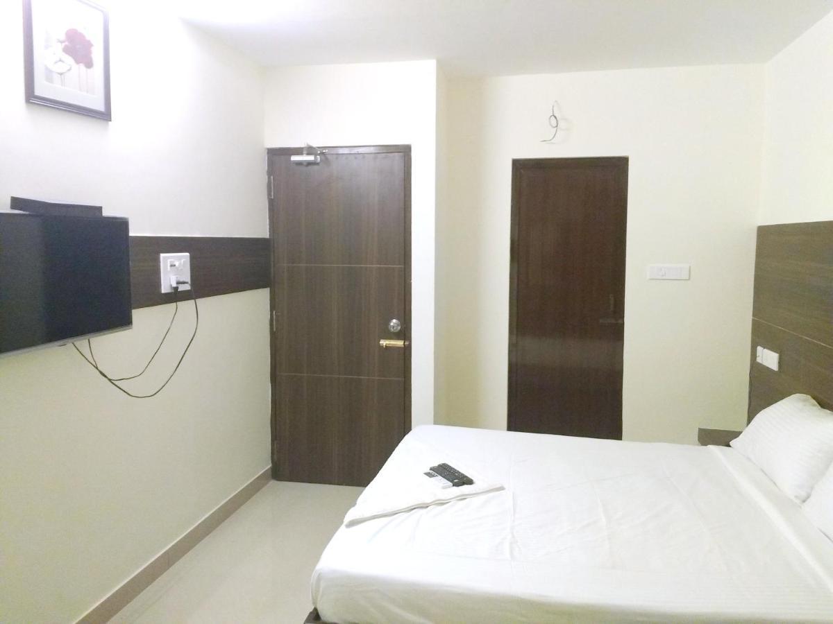 Hotel Amrita Mogappair Madras Buitenkant foto