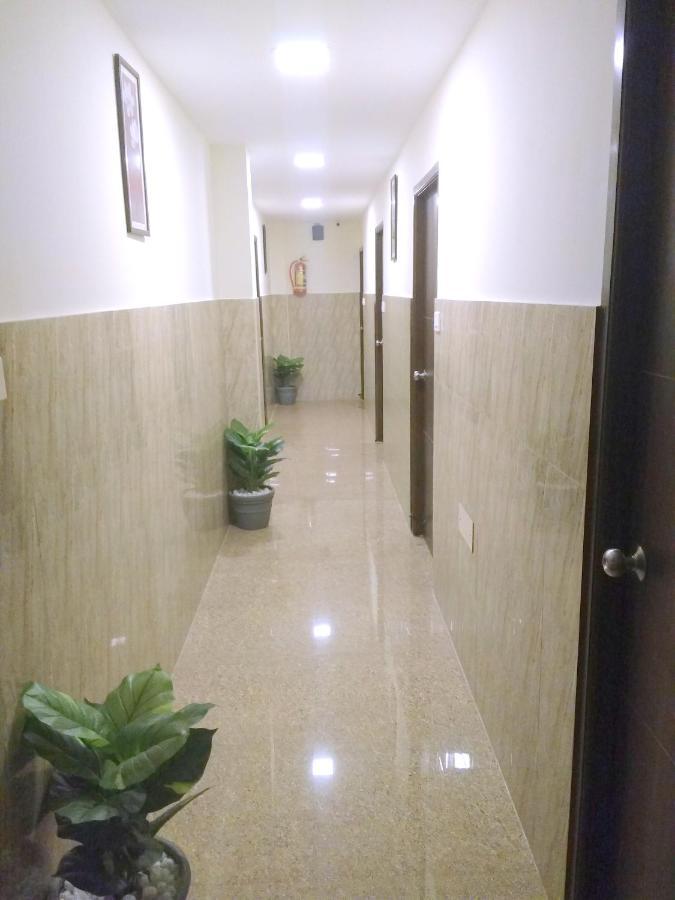 Hotel Amrita Mogappair Madras Buitenkant foto